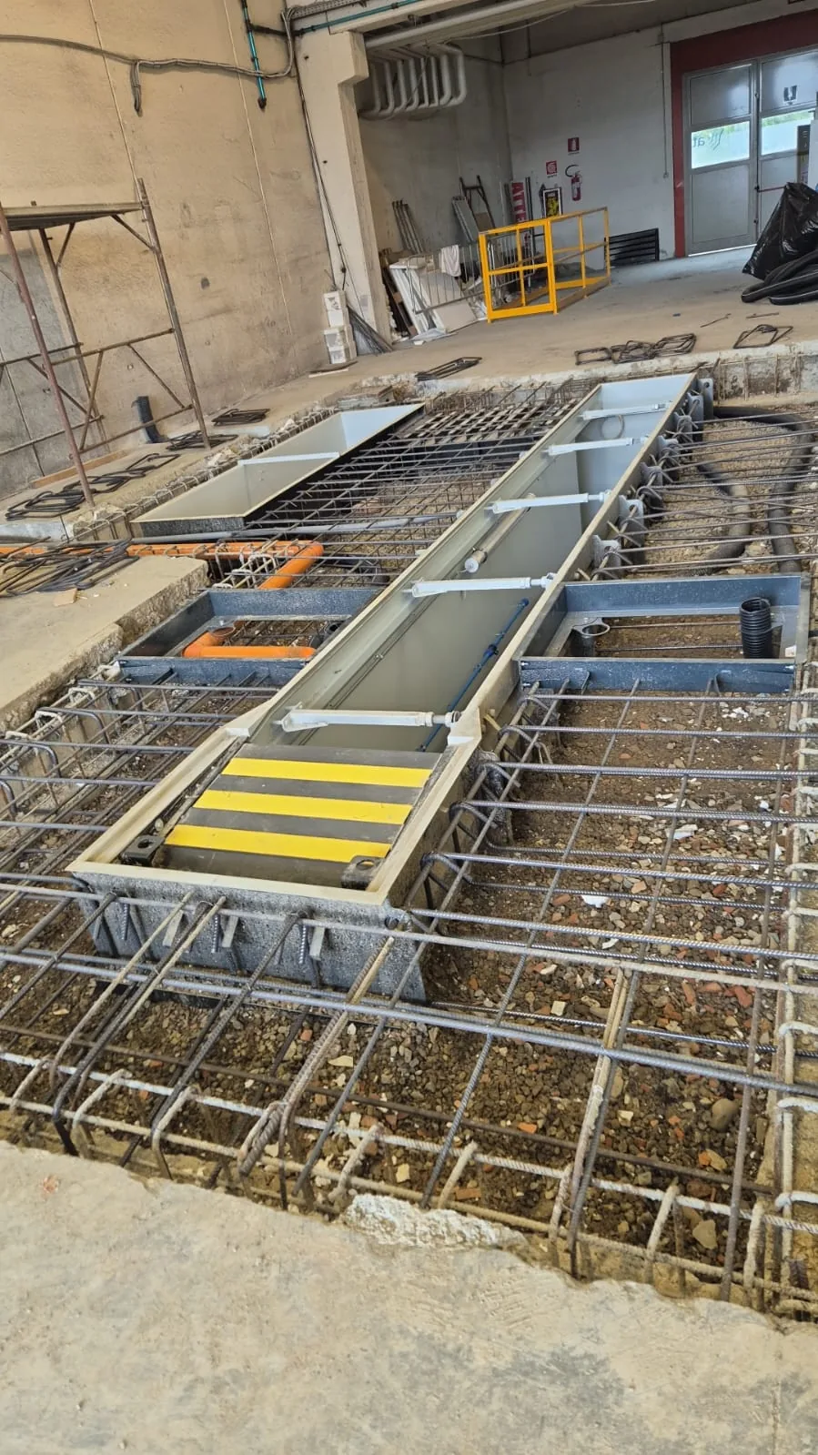 Installazione della struttura nella platea armata